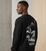 Black Crew Sweatshirt Hokusai Graphic model